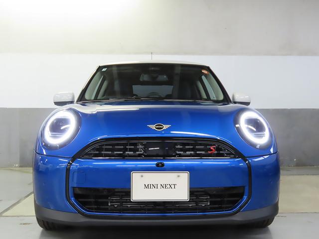 ＭＩＮＩ クーパーＳ　クラシック・トリム　携帯連動ナビ　クラシックトリム　ＥＴＣルームミラー　オートライト　ＬＥＤヘッドライト　衝突軽減ブレーキ　リアカメラ　純正１８インチアルミ　整備記録　認定中古車（5枚目）
