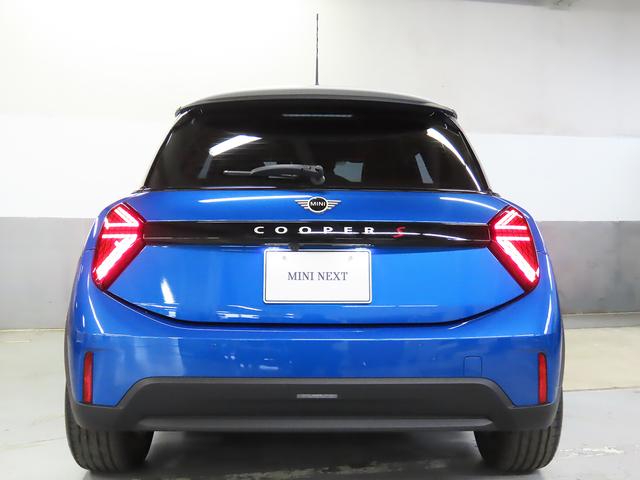 ＭＩＮＩ クーパーＳ　クラシック・トリム　携帯連動ナビ　クラシックトリム　ＥＴＣルームミラー　オートライト　ＬＥＤヘッドライト　衝突軽減ブレーキ　リアカメラ　純正１８インチアルミ　整備記録　認定中古車（7枚目）