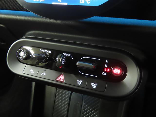 ＭＩＮＩ クーパーＳ　クラシック・トリム　携帯連動ナビ　クラシックトリム　ＥＴＣルームミラー　オートライト　ＬＥＤヘッドライト　衝突軽減ブレーキ　リアカメラ　純正１８インチアルミ　整備記録　認定中古車（13枚目）
