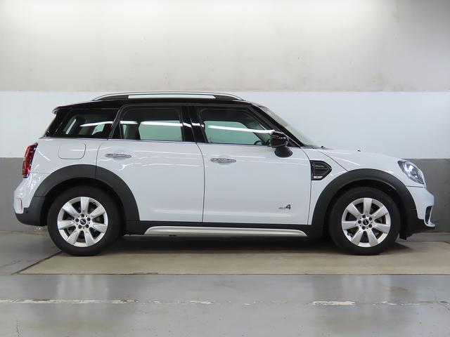 ＭＩＮＩ クーパーＤ　クロスオーバー　オール４　純正ＨＤＤナビ　ＡＣＣ　ＳＯＳコール　ＥＴＣルームミラーシートヒーター　ＬＥＤヘッドライト　リアコナーセンサー　リアカメラ　ＵＪテールレンズ　純正アルミ　整備記録　認定中古車（8枚目）