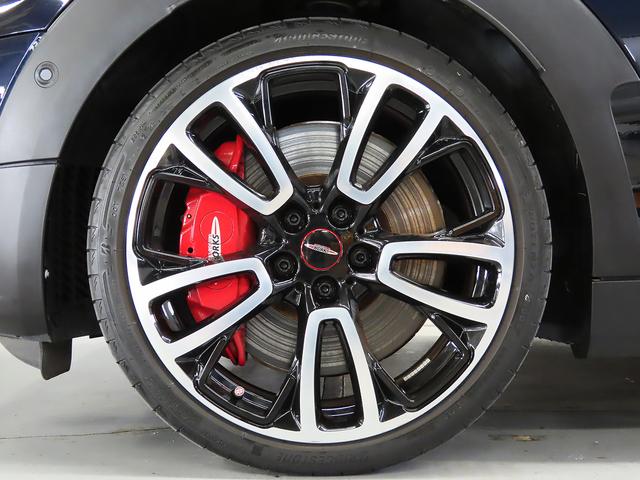 ＭＩＮＩ ジョンクーパーワークス　クラブマン　ＡＰＰ　ＳＯＳコール　マルチディスプレイ　ヘッドアップディスプレイ　ＥＴＣ　レザーシート　シートヒーター　ＬＥＤヘッドライト　前後コナーセンサー　リアカメラ　整備記録　認定中古車（32枚目）