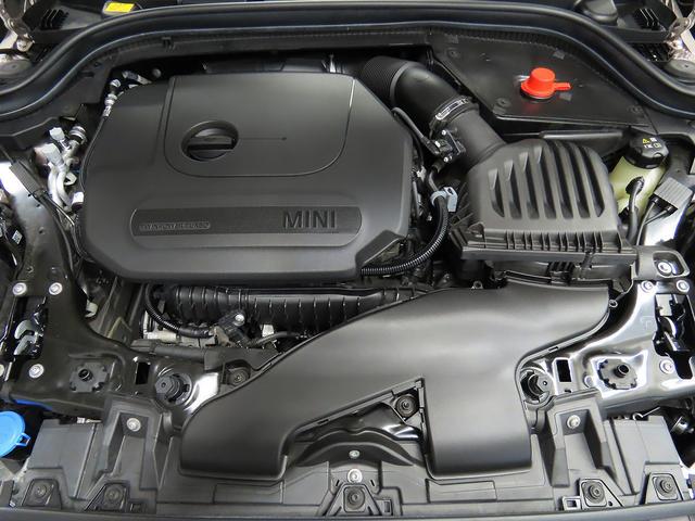 ＭＩＮＩ クーパー　カムデン・エディション　ＡＰＰ　ＳＯＳコール　マルチディスプレイ　ヘッドアップディスプレイ　ドライブモード　シートヒーター　前後コナーセンサー　リアカメラ　ＵＪテールレンズ　純正１８インチアルミ　整備記録　認定中古車（6枚目）