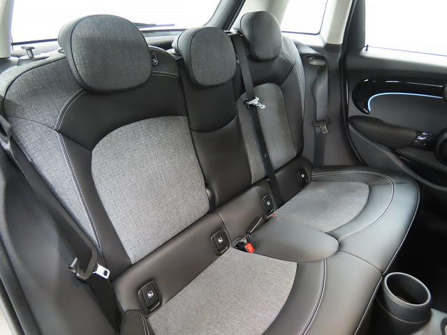 ＭＩＮＩ クーパー　カムデン・エディション　ＡＰＰ　ＳＯＳコール　マルチディスプレイ　ヘッドアップディスプレイ　ドライブモード　シートヒーター　前後コナーセンサー　リアカメラ　ＵＪテールレンズ　純正１８インチアルミ　整備記録　認定中古車（22枚目）