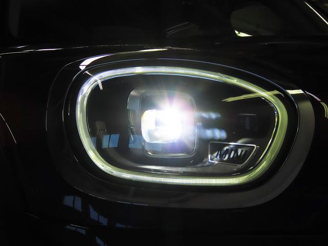 ＬＥＤヘッドライト＆フロントフォグランプ　キセノンに比べて明るさと照射範囲が向上し、消費電力も低減のため省燃費に貢献