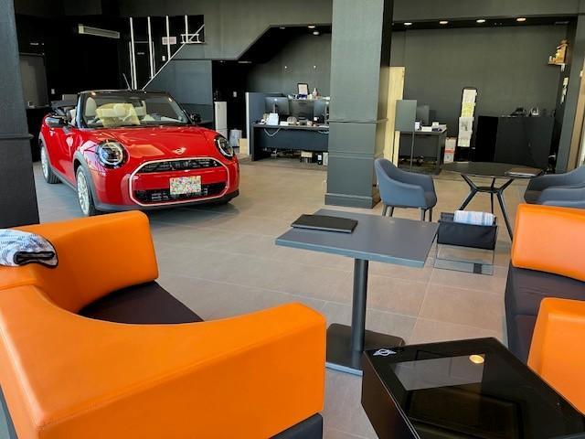 ＭＩＮＩ クーパーＳ　フェイバリット・トリム　携帯連動ナビ　ＡＣＣ　ＳＯＳコール　ヘッドアップディスプレイ　ＥＴＣ　ＬＥＤヘッドライト　アラウンドビューモニター　純正１８インチアルミ　認定中古車　整備記録（33枚目）