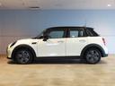 ＭＩＮＩ クーパーＤ　クラシック・トリム　純正ＨＤＤナビ　Ｍサーバー　ドライブアシスト　ドライブモード　マルチディスプレイ　ＥＴＣ　前後コナーセンサー　リアカメラ　ＵＪテールレンズ　２年保証　認定中古車（8枚目）