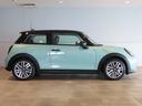ＭＩＮＩ クーパーＣ　クラシック・トリム　携帯連動ナビ　クラシックトリム　オートエアコン　オートワイパー　ＬＥＤヘッドライト　衝突軽減ブレーキ　純正リアカメラ　純正１７インチアルミ　２年保証　認定中古車（7枚目）