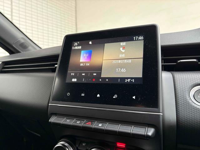 ルーテシア Ｅ－テックフルハイブリッド　バックカメラ　クリアランスソナー　アダプティブクルーズコントロール　レーンアシスト　衝突被害軽減システム　アルミホイール　オートライト　ＬＥＤヘッドランプ　スマートキー　電動格納ミラー　ＡＴ（5枚目）