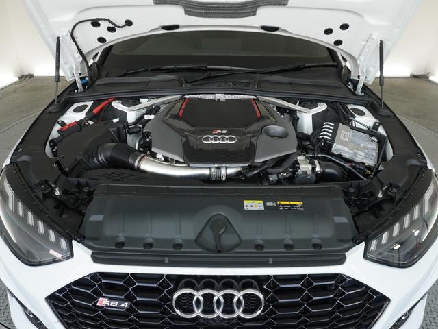 ＲＳ４アバント ベースグレード　ＲＳデザインパッケージレッド　ＲＳスポーツエギゾースト　シートヒーター前後　カーボンエンジンカバー　認定中古車（18枚目）