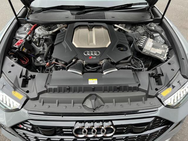 ＲＳ６アバント ベースグレード　Ｂ＆Ｏ３Ｄアドバンストサウンドシステム　ＲＳスポーツサスペンションプラス　パノラマサンルーフ　マットアルミニウムスタイリングパッケージ　オプション２２インチアルミホイール　デコラティブパネルカーボン（18枚目）