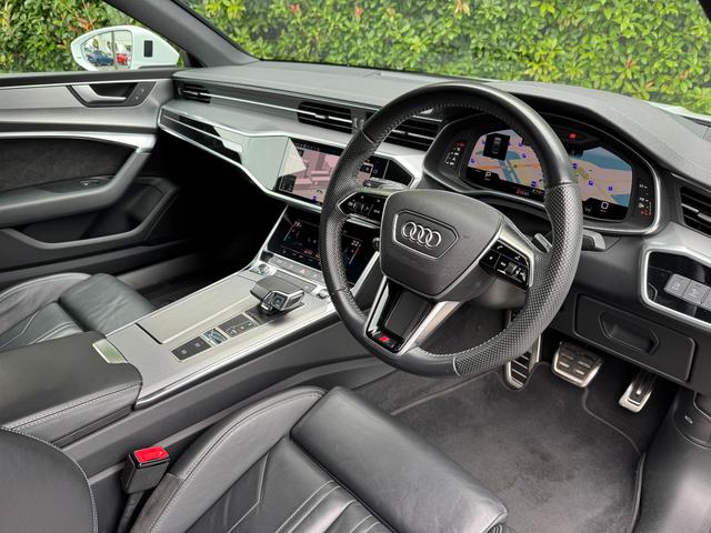 Ａｕｄｉのインテリアはエクステリア同様、優れたデザイン性とクオリティ、そして機能性を兼ね備えております。