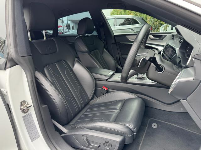 人間工学に基づいて設計されたシートは車のもっているドライビングフィールドを存分にドライバーに伝えてくれるクオリティの高い仕上がりとなっております。