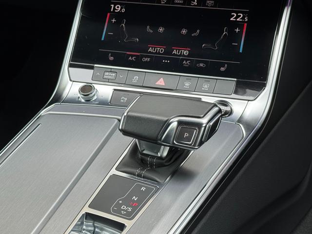 ＭＴモード付きシフトレバーです。Ｄレンジより左に倒していただくと任意にシフトチェンジでき、スポーティーなドライビングをお楽しみいただけます。