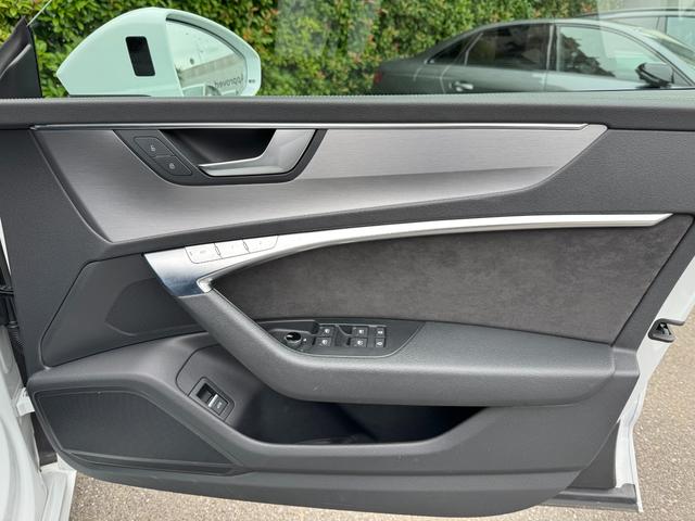 Ａｕｄｉ　Ａｐｐｒｏｖｅｄ有明店は正規ディーラーであることはもちろんの事、保険代理店でもあります。セールススタッフは保険の有資格者ですので保険のご相談もお任せ下さい。