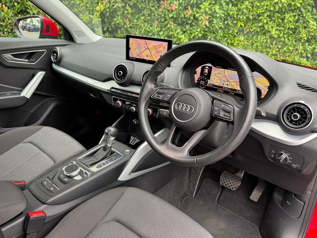 Ｑ２ ３０ＴＦＳＩスポーツ　アシスタンスパッケージ　オートマチックテールゲート　ナビゲーションパッケージ　バーチャルコクピット　認定中古車（6枚目）