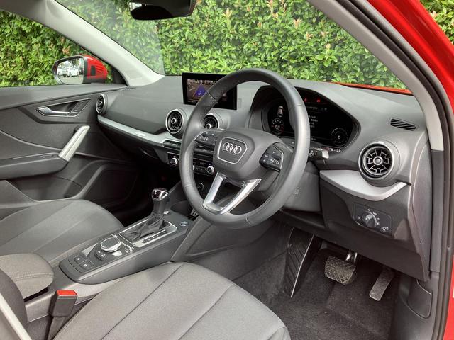 Q2 35TFSIアドバンスド MMIナビゲーションパッケージ コンビニエンス&アシスタンスパッケージ テクノロジーパッケージ バーチャルコックピット 認定中古車(7枚目)