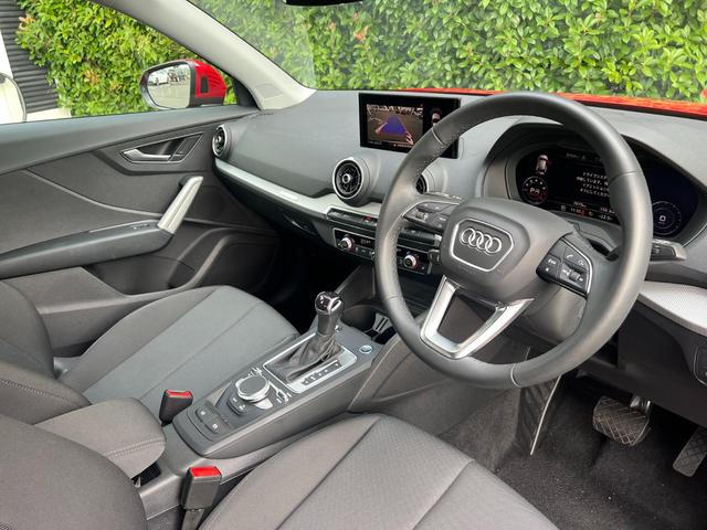 Ｑ２ ３５ＴＦＳＩアドバンスド　ナビゲーションパッケージ　　コンビニエンス＆アシスタンスパッケージ　テクノロジーパッケージ　　バーチャルコックピット　認定中古車（6枚目）