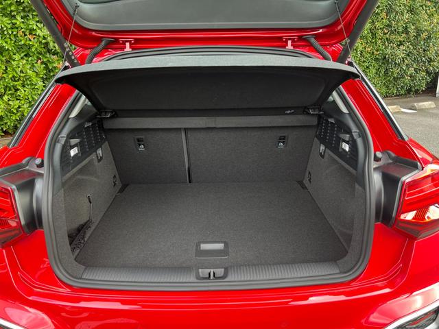 Ｑ２ ３５ＴＦＳＩアドバンスド　ナビゲーションパッケージ　　コンビニエンス＆アシスタンスパッケージ　テクノロジーパッケージ　　バーチャルコックピット　認定中古車（13枚目）