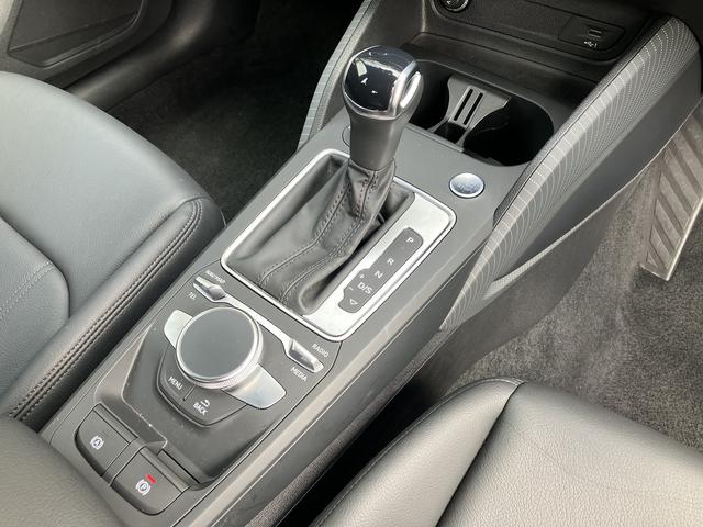 Ｑ２ ３５ＴＦＳＩアドバンスド　ｌｉｍｉｔｅｄ　ｅｄｉｔｉｏｎ　パッケージ　パーシャルレザーシート　コンビニエンス＆アシスタンスパッケージ　ナビゲーションパッケージ　認定中古車（11枚目）