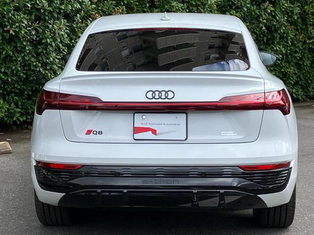 Q8スポーツバック e-トロン 55e-トロンクワトロ Sライン サイレンスパッケージ インテリアパッケージ  アルミホイール 265/45 R21 ダーク Audi rings & ブラックスタイリングパッケージ 認定中古車(6枚目)
