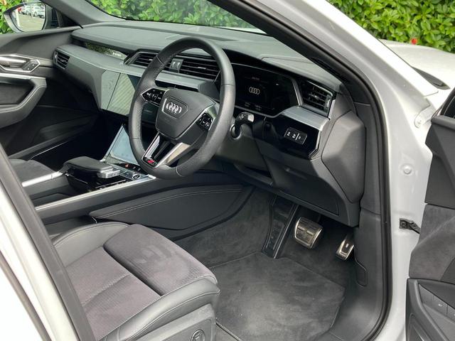 Q8スポーツバック e-トロン 55e-トロンクワトロ Sライン サイレンスパッケージ インテリアパッケージ  アルミホイール 265/45 R21 ダーク Audi rings & ブラックスタイリングパッケージ 認定中古車(7枚目)