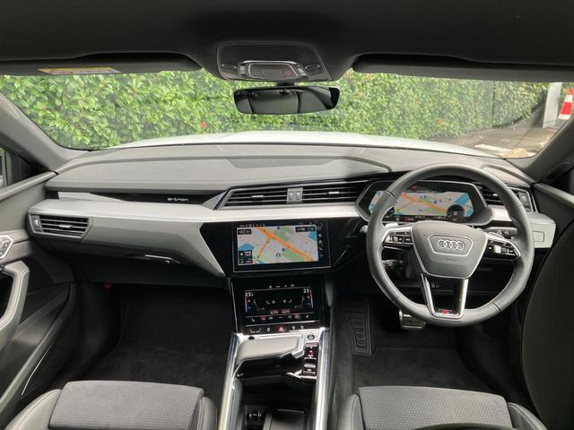 Q8スポーツバック e-トロン 55e-トロンクワトロ Sライン サイレンスパッケージ インテリアパッケージ  アルミホイール 265/45 R21 ダーク Audi rings & ブラックスタイリングパッケージ 認定中古車(10枚目)
