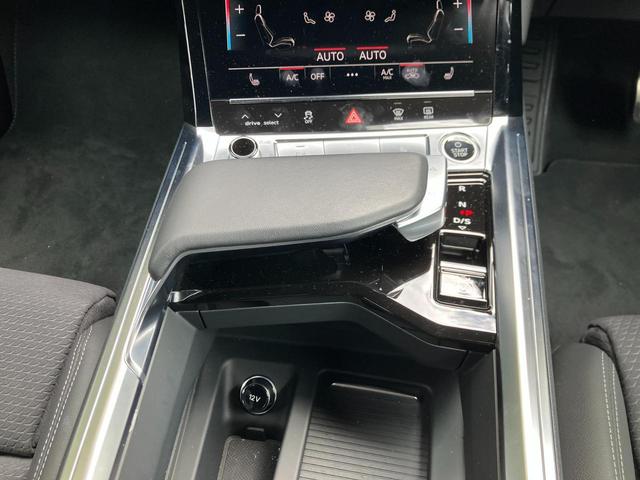 Q8スポーツバック e-トロン 55e-トロンクワトロ Sライン サイレンスパッケージ インテリアパッケージ  アルミホイール 265/45 R21 ダーク Audi rings & ブラックスタイリングパッケージ 認定中古車(12枚目)