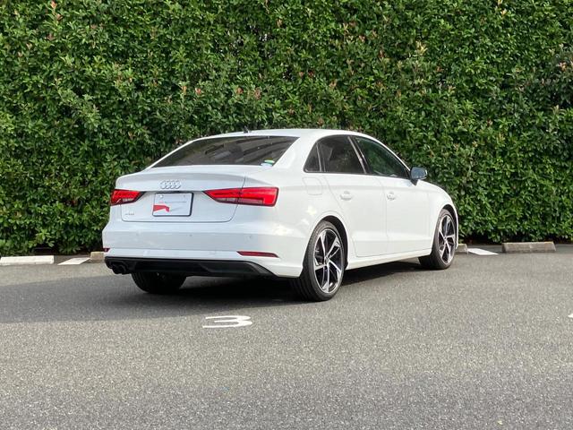 A3セダン 30TFSI スポーツ LEDライトパッケージ ナビゲーションパッケージ アシスタンスパッケージ アルミホイール 5トラペゾイドアンスラサイトデザイン ブラック ポリッシュト (Audi Sport)認定中古車(4枚目)
