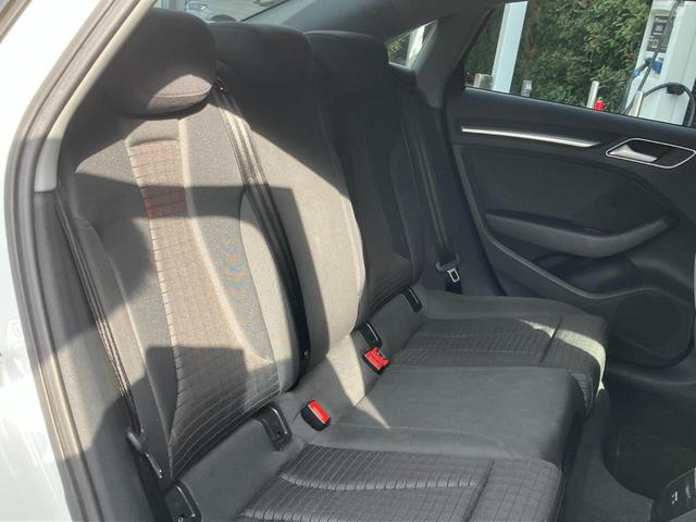 A3セダン 30TFSI スポーツ LEDライトパッケージ ナビゲーションパッケージ アシスタンスパッケージ アルミホイール 5トラペゾイドアンスラサイトデザイン ブラック ポリッシュト (Audi Sport)認定中古車(8枚目)