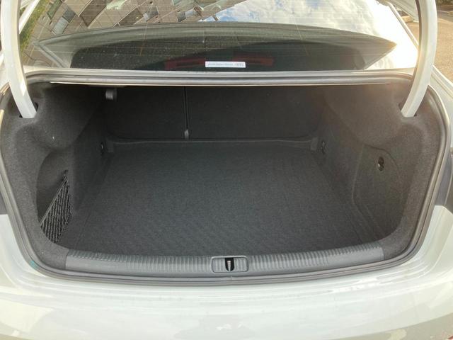 A3セダン 30TFSI スポーツ LEDライトパッケージ ナビゲーションパッケージ アシスタンスパッケージ アルミホイール 5トラペゾイドアンスラサイトデザイン ブラック ポリッシュト (Audi Sport)認定中古車(13枚目)