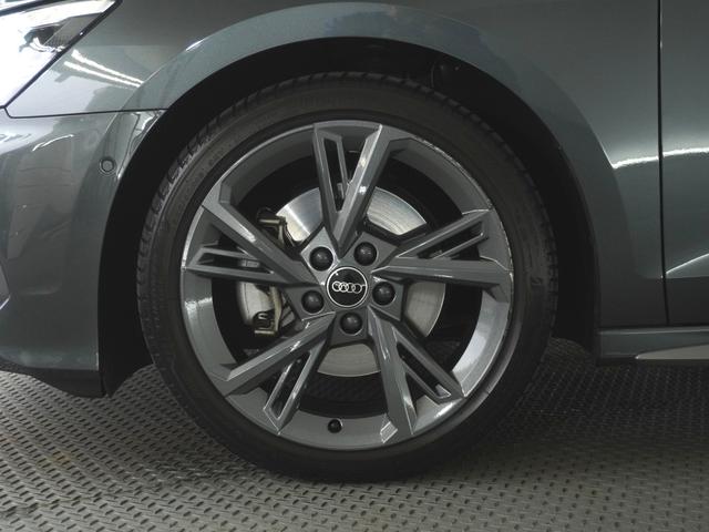 人間工学に基づいて設計されたシートは車のもっているドライビングフィールドを存分にドライバーに伝えてくれるクオリティの高い仕上がりとなっております。