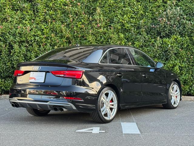 Ｓ３セダン ベースグレード　Ｂ＆Ｏサウンドシステム　マグネティックライド　アシスタンスパッケージ　カラードブレーキキャリパーレッド　マトリクスＬＥＤヘッドライト　認定中古車（4枚目）