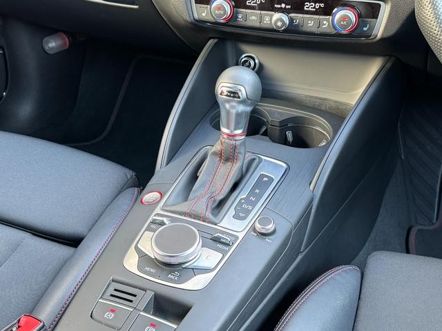 Ｓ３セダン ベースグレード　Ｂ＆Ｏサウンドシステム　マグネティックライド　アシスタンスパッケージ　カラードブレーキキャリパーレッド　マトリクスＬＥＤヘッドライト　認定中古車（11枚目）