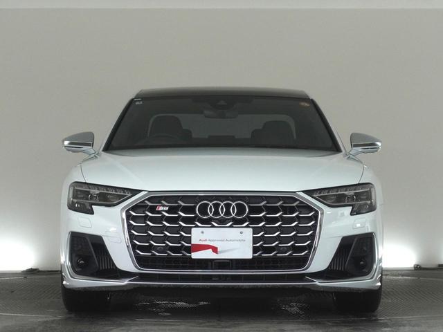 Ｓ８ ベースグレード　コンフォートパッケージ　パノラマサンルーフ　ヘッドライニングブラックダイナミカ　アシスタンスパッケージ　リアシートＵＳＢチャージング　オプション２１インチアルミホイール　認定中古車（3枚目）