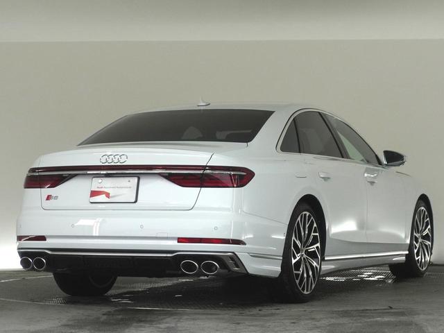 Ｓ８ ベースグレード　コンフォートパッケージ　パノラマサンルーフ　ヘッドライニングブラックダイナミカ　アシスタンスパッケージ　リアシートＵＳＢチャージング　オプション２１インチアルミホイール　認定中古車（4枚目）