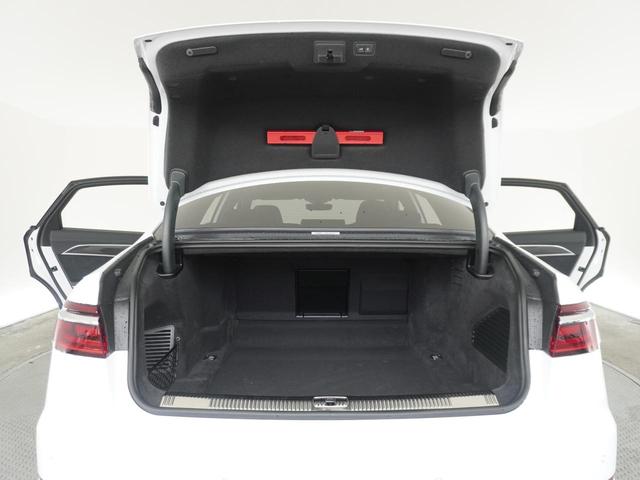 Ｓ８ ベースグレード　コンフォートパッケージ　パノラマサンルーフ　ヘッドライニングブラックダイナミカ　アシスタンスパッケージ　リアシートＵＳＢチャージング　オプション２１インチアルミホイール　認定中古車（13枚目）