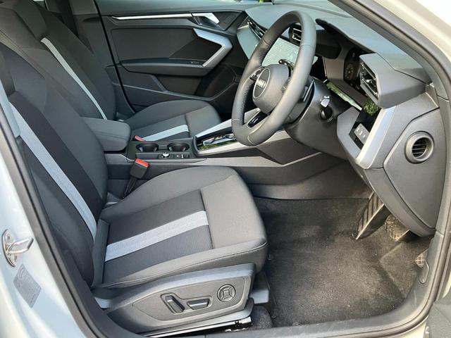 A3 スポーツバック30TFSIアドバンスド コンビニエンス&アシスタンスパッケージライト ナビゲーションパッケージ 認定中古車(7枚目)