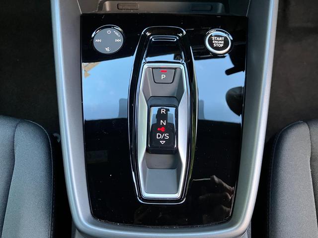 A3 スポーツバック30TFSIアドバンスド コンビニエンス&アシスタンスパッケージライト ナビゲーションパッケージ 認定中古車(11枚目)