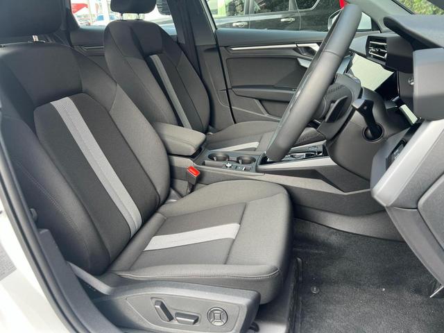 Ａ３ スポーツバック３０ＴＦＳＩアドバンスド　コンビニエンス＆アシスタンスパッケージライト　ナビゲーションパッケージ　認定中古車（6枚目）