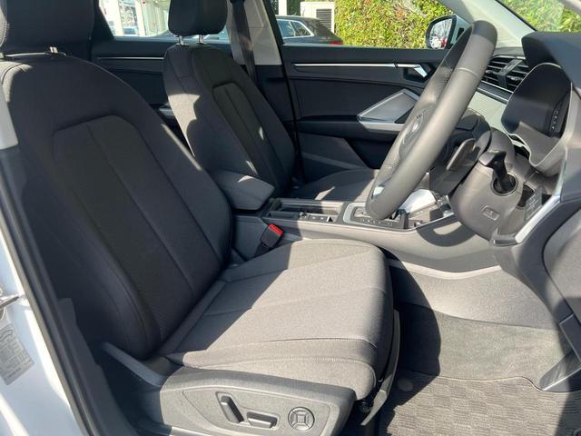 �l�ԍH�w�Ɋ�Â��Đ݌v���ꂽ�V�[�g�͎Ԃ̂����Ă���h���C�r���O�t�B�[���𑶕��Ƀh���C�o�[�ɓ`���Ă����N�I���e�B�̍����d�オ��ƂȂ��Ă��܂��B