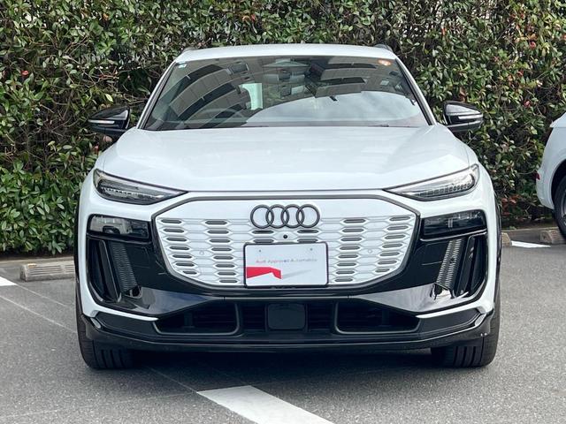 Ｑ６ ｅ－トロン クワトロ　アドバンスド　Ｓラインパッケージ　ラグジュアリーパッケージＳファインナッパレザー　テクノロジーパッケージ　ダークＡｕｄｉ　ｒｉｎｇｓ＆ブラックスタイリングパッケージ　認定中古車（2枚目）