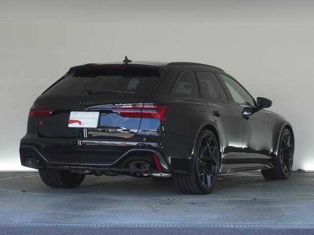 ＲＳ６アバント パフォーマンス ベースグレード　Ｂａｎｇ　＆　Ｏｌｕｆｓｅｎ（１９スピーカー）ブラックスタイリングパノラマサンルーフ　ＲＳスポーツエキゾーストシステム　カラードブレーキキャリパーレッド　プライバシーガラス　認定中古車（4枚目）