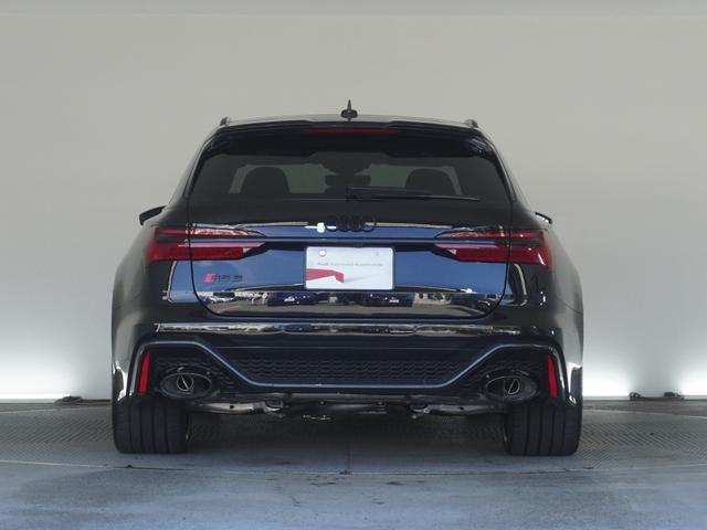 ＲＳ６アバント パフォーマンス ベースグレード　Ｂａｎｇ　＆　Ｏｌｕｆｓｅｎ（１９スピーカー）ブラックスタイリングパノラマサンルーフ　ＲＳスポーツエキゾーストシステム　カラードブレーキキャリパーレッド　プライバシーガラス　認定中古車（5枚目）