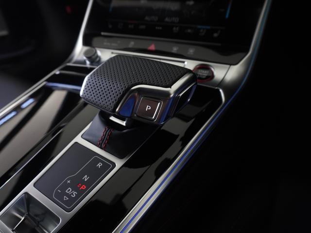 ＲＳ６アバント パフォーマンス ベースグレード　Ｂａｎｇ　＆　Ｏｌｕｆｓｅｎ（１９スピーカー）ブラックスタイリングパノラマサンルーフ　ＲＳスポーツエキゾーストシステム　カラードブレーキキャリパーレッド　プライバシーガラス　認定中古車（11枚目）