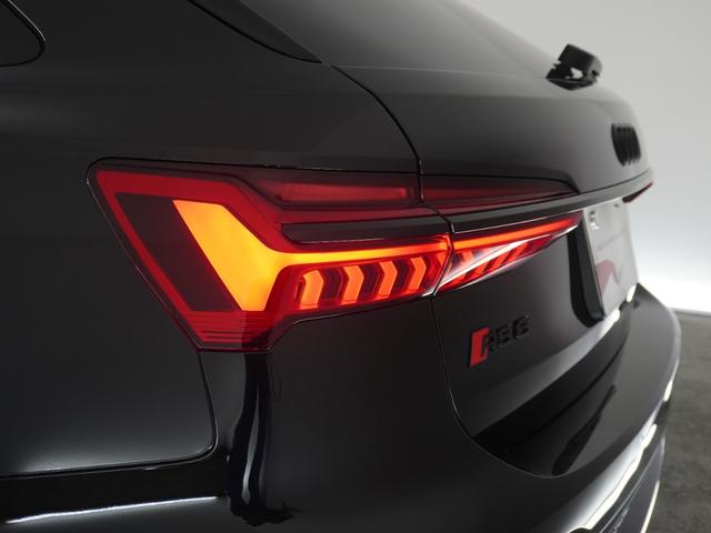 ＲＳ６アバント パフォーマンス ベースグレード　Ｂａｎｇ　＆　Ｏｌｕｆｓｅｎ（１９スピーカー）ブラックスタイリングパノラマサンルーフ　ＲＳスポーツエキゾーストシステム　カラードブレーキキャリパーレッド　プライバシーガラス　認定中古車（14枚目）