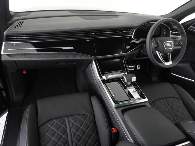 ＳＱ８ 　レザーパッケージ　パノラマサンルーフ　ブラックスタイリングパッケージ　デジタルＯＬＥＤリヤライト　プライバシーガラス　ルーフレール（ブラック）認定中古車（6枚目）