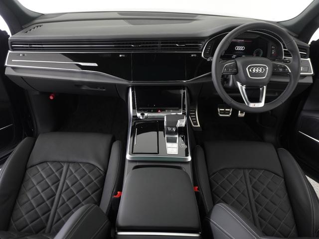 ＳＱ８ 　レザーパッケージ　パノラマサンルーフ　ブラックスタイリングパッケージ　デジタルＯＬＥＤリヤライト　プライバシーガラス　ルーフレール（ブラック）認定中古車（9枚目）