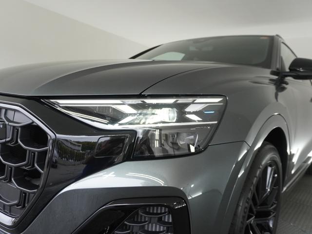 ＳＱ８ 　レザーパッケージ　パノラマサンルーフ　ブラックスタイリングパッケージ　デジタルＯＬＥＤリヤライト　プライバシーガラス　ルーフレール（ブラック）認定中古車（14枚目）