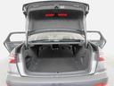 奥行きがあり、十分な広さを持つラゲッジスペースです。リアシートは分割可倒式ですので、大きな荷物を積載することも可能です。
