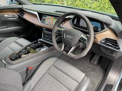 Ａｕｄｉのインテリアはエクステリア同様、優れたデザイン性とクオリティ、そして機能性を兼ね備えております。 6